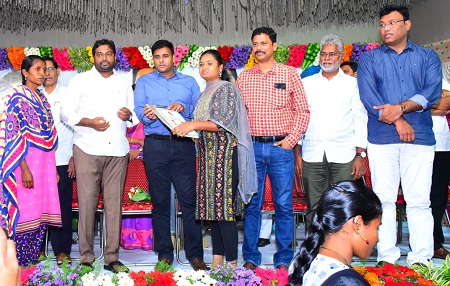 పోటీ పరీక్షలను స్ఫూర్తితో ఎదుర్కోవాలి