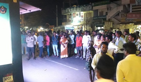 సోషల్ మీడియా మరియు సైబర్ క్రైమ్ ద్వారా జరుగుతున్న  నేరాలపై విద్యార్థులకు అవగాహన  మరియు చేరువ వాహనం ద్వారా ప్రజలకు అవగాహన కార్యక్రమాలు.