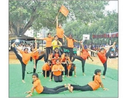 విద్యార్ధులు క్రీడలపై కూడా ఆసక్తి చూపాలి