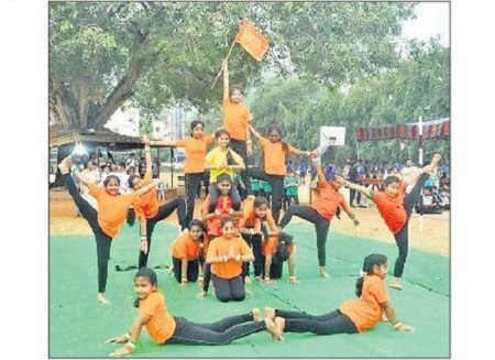 విద్యార్ధులు క్రీడలపై కూడా ఆసక్తి చూపాలి
