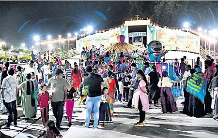 పార్క్ లో సండే సందడి