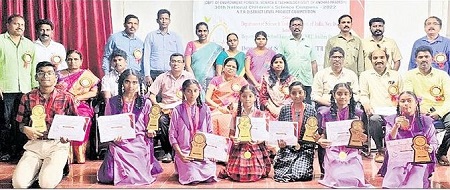 విద్యార్థులు శాస్త్రవేత్తలుగా ఎదగాలి