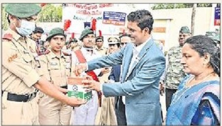 సైనిక కుటుంబాలకు అండగా ఉందాం