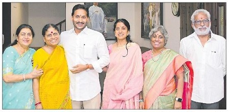 సందడే.. సందడి