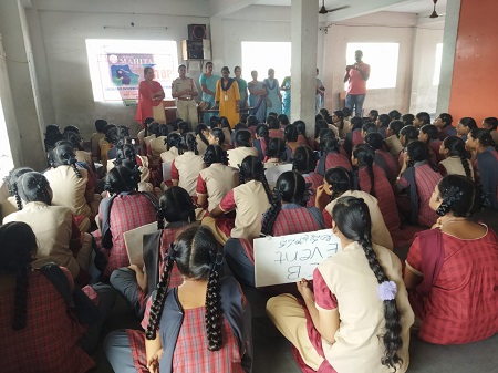 సోషల్ మీడియా మరియు సైబర్ క్రైమ్ ద్వారా జరుగుతున్న నేరాలపై విద్యార్థులకు అవగాహన మరియు చేరువ వాహనం ద్వారా ప్రజలకు అవగాహన కార్యక్రమాలు