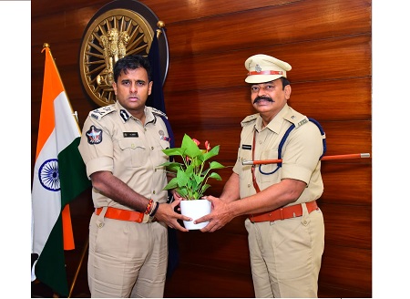 ఏఆర్ ఏడీసీపీగా శ్రీనివాసరావు బాధ్యతల స్వీకరణ