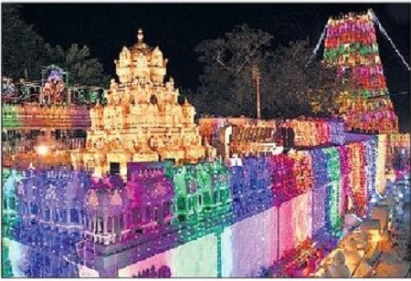 భవానీ  దీక్షవిరమణలకు ఇంద్రకీలాద్రి ముస్తాబు