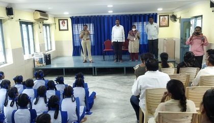 సోషల్ మీడియా  మరియు  సైబర్ క్రైమ్ ద్వారా జరుగుతున్న నేరాలపై విద్యార్థులకు అవగాహన మరియు చేరువ వాహనం ద్వారా ప్రజలకు అవగాహన కార్యక్రమాలు