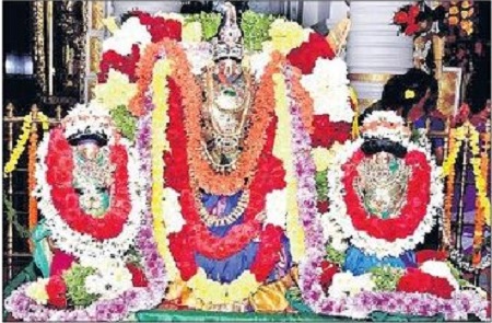 బ్రహ్మోత్సవాలకు ఆలయం ముస్తాబు