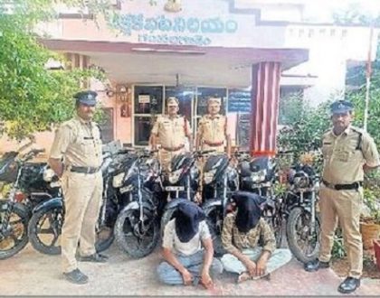 ఇద్దరు బైక్ దొంగలు అరెస్ట్
