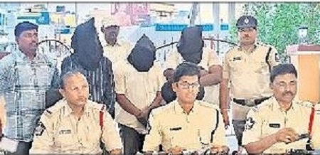 ఫైబర్ వైర్ల చోరీ కేసులో నిందితుల అరెస్ట్