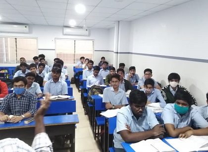 సోషల్ మీడియా మరియు సైబర్ క్రైమ్ ద్వారా జరుగుతున్న నేరాలపై విద్యార్ధులకు అవగాహన మరియు చేరువ వాహనం ద్వారా ప్రజలకు అవగాహన కార్యక్రమాలు