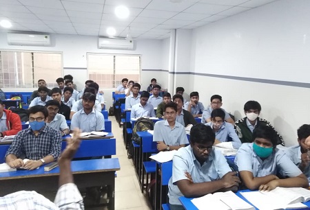 సోషల్ మీడియా మరియు సైబర్ క్రైమ్ ద్వారా జరుగుతున్న నేరాలపై విద్యార్ధులకు అవగాహన మరియు చేరువ వాహనం ద్వారా ప్రజలకు అవగాహన కార్యక్రమాలు