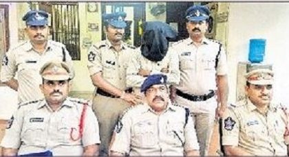 చైన్ స్నాచర్ అరెస్ట్