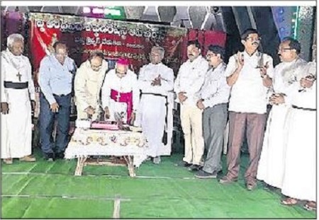 ఘనంగా సెమీ క్రిస్మస్ వేడుకలు