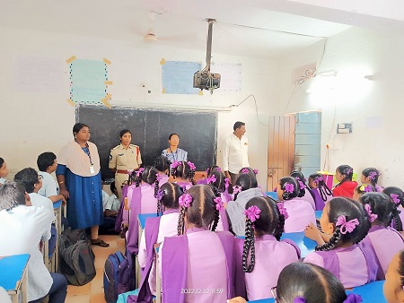 సోషల్ మీడియా మరియు సైబర్ క్రైమ్ ద్వారా జరుగుతున్న నేరాలపై విద్యార్ధులకు  అవగాహన మరియు చెరువా వాహనం ద్వారా ప్రజలకు అవగాహన కార్యక్రమాలు