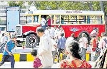 ప్రజల సందర్శనకు తొలి తరం బస్సు
