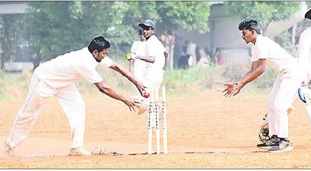 క్రికెట్ హోరు.. కుర్రకారు హుషారు
