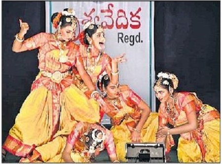 నేత్ర పర్వంగా సాగిన కూచిపూడి నృత్యాలు