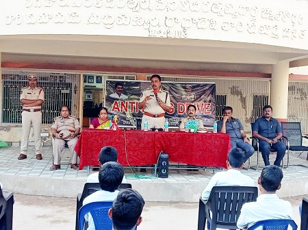 యువత మాదకద్రవ్యాలకు దూరంగా ఉండాలి
