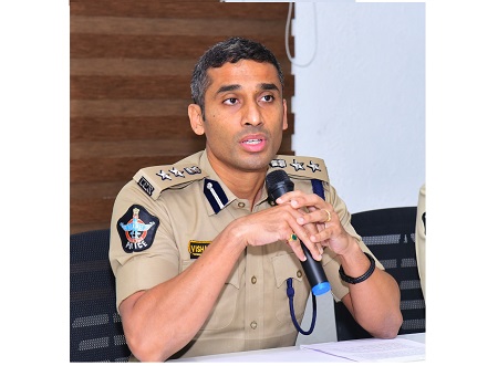 ఐదుగురు డూప్లికేటుగాళ్ల అరెస్టు