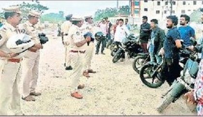 రోడ్డు భద్రతా  నియమాలు పాటించాలి
