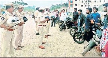 రోడ్డు భద్రతా  నియమాలు పాటించాలి