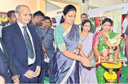 హస్త కళలకు ప్రోత్సాహం