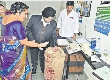 గడప వద్దకే రేషన్ అభినందనీయం