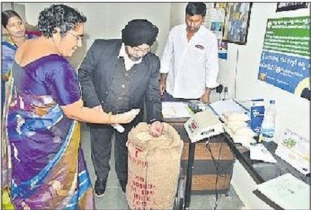 గడప వద్దకే రేషన్ అభినందనీయం
