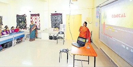 ప్రభుత్వ స్కూళ్ల డిజిటల్ బాట