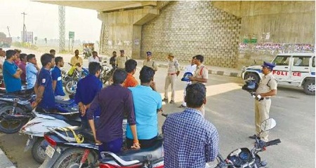 రోడ్డు ప్రమాదాలపై వాహనదారులకు అవగాహన