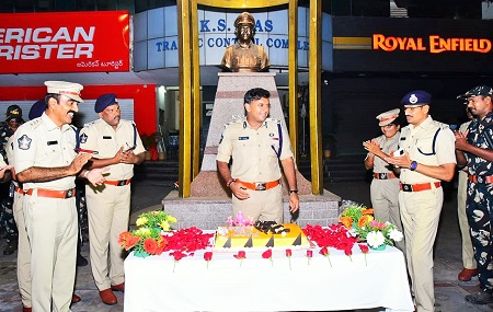 వ్యాస్ కాంప్లెక్స్ వద్ద నూతన వత్సర వేడుకలు...