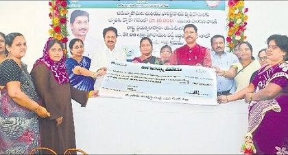 చిరు వ్యాపారులకు తోడూనీడ