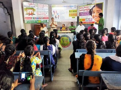 సోషల్ మీడియా, సైబర్ క్రైమ్ నేరాలపై అవగాహన మరియు చేరువ వాహనం ద్వారా ప్రజలకు అవగాహన కార్యక్రమాలు