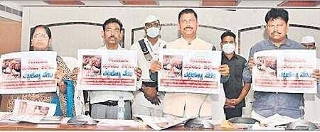 కోడి పందాలు నిర్వహిస్తే కఠిన చర్యలు