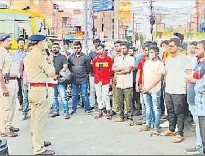 హెల్మెట్ పెట్టుకోండి.. ప్రాణాన్ని రక్షించుకోండి
