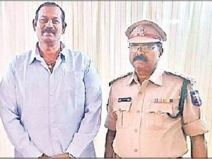 హోం గార్డ్  ఆర్ ఎస్ ఐ  సుకుమార్ కు ఇండియన్ పోలీస్ మెడల్