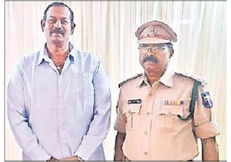 హోం గార్డ్  ఆర్ ఎస్ ఐ  సుకుమార్ కు ఇండియన్ పోలీస్ మెడల్