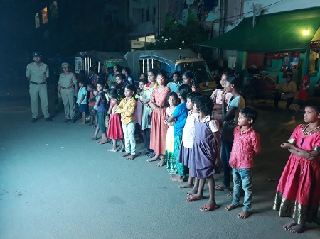 చేరువ వాహనం ద్వారా ప్రజలకు అవగాహన