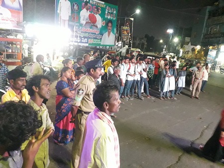 సోషల్ మీడియా మరియు సైబర్ క్రైమ్ నేరాలపై విద్యార్థులకు అవగాహన మరియు చేరువ వాహనం ద్వారా ప్రజలకు అవగాహన