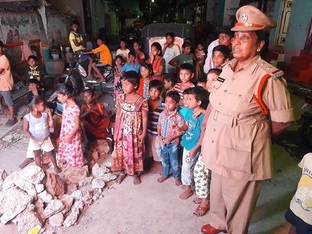 సోషల్ మీడియా, సైబర్ క్రైమ్ నేరాలపై అవగాహన మరియు చేరువ వాహనం ద్వారా ప్రజలకు అవగాహన కార్యక్రమాలు