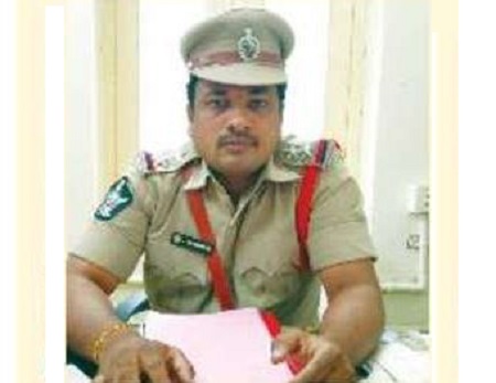 పేకాట, కోడి పందాలు నిర్వహిస్తే ఎంతటి వారినైనా ఉపేక్షించేది లేదు