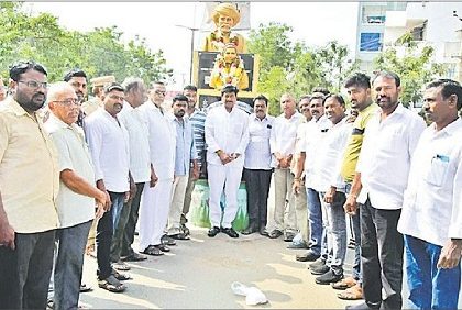 నేటి తరానికి సావిత్రీబాయి పూలే ఆదర్శం