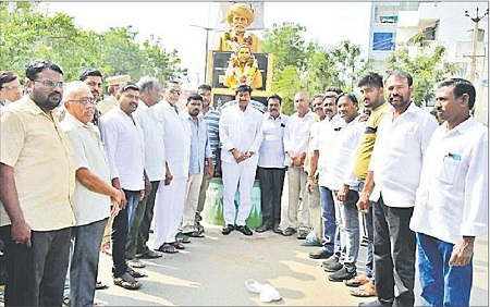 నేటి తరానికి సావిత్రీబాయి పూలే ఆదర్శం