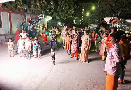 చేరువ వాహనం ద్వారా ప్రజలకు అవగాహన
