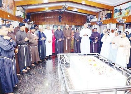 తంబి మార్గం అనుసరణీయం: ఫాదర్ కరుణాకర్ కాసు
