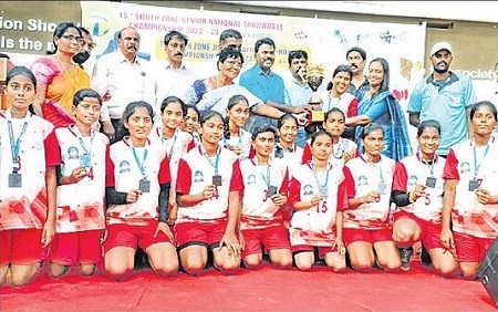 త్రో బాల్ పోటీల్లో సత్తా చాటిన రాష్ట్ర జట్లు