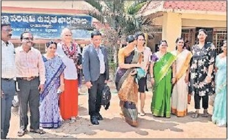 జెడ్పీ పాఠశాలలో ఆస్ట్రేలియా బృందం