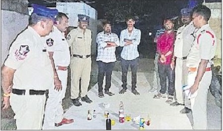 బహిరంగ ప్రదేశాల్లో మద్యం తాగితే చర్యలు